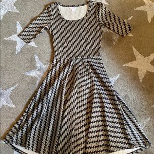 LulaRoe Nicole Elegant Gold and Black Size XS